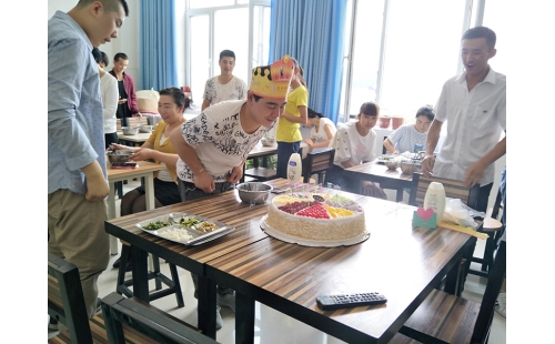 火紅六月，濃情生日會(huì)