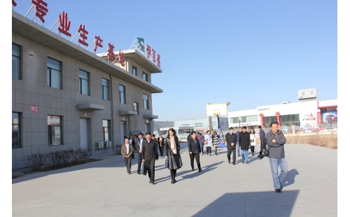 黨建引領(lǐng)促減稅降費(fèi)落地，黨員帶頭抓普惠政策落實(shí)